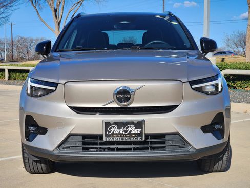 Used 2024 Volvo XC40 Recharge Plus w/ Protection Package Premier image 8