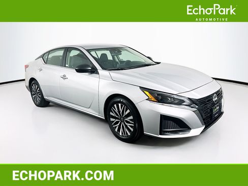 Used 2025 Nissan Altima 2.5 SV FWD image 1