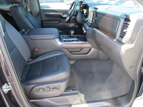 Used 2024 GMC Sierra 1500 SLT w/ SLT Premium Plus Package AWD/4WD image 11