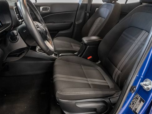 Used 2025 Hyundai Venue SEL FWD image 11