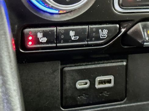 Used 2023 GMC Yukon XL AT4 image 21