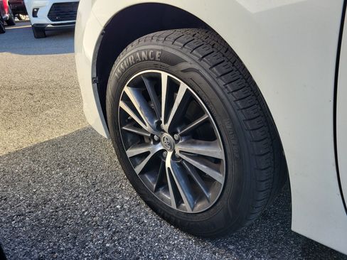 Used 2017 Toyota Corolla LE image 28