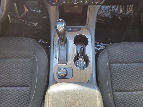 Used 2017 GMC Acadia SLE image 25