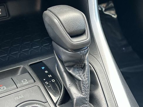 Used 2021 Toyota RAV4 LE AWD/4WD image 23