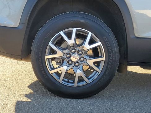 Used 2023 GMC Acadia SLT w/ Preferred Package image 5