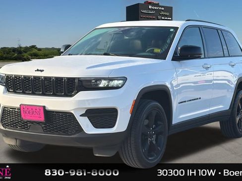 Used 2023 Jeep Grand Cherokee Altitude RWD image 7