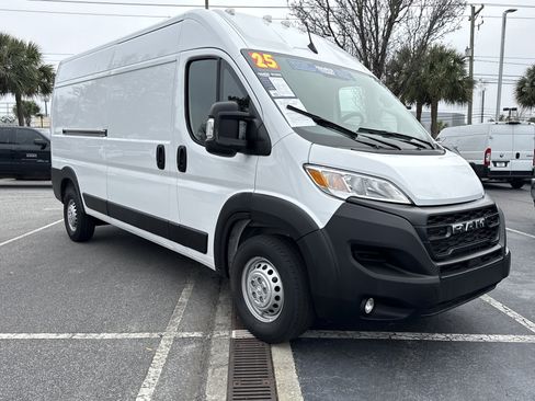 Used 2025 RAM ProMaster 2500 w/ Convenience Group image 16