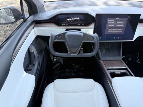 Used 2022 Tesla Model X image 56