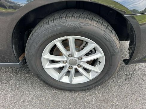 Used 2019 Dodge Grand Caravan SXT FWD image 14