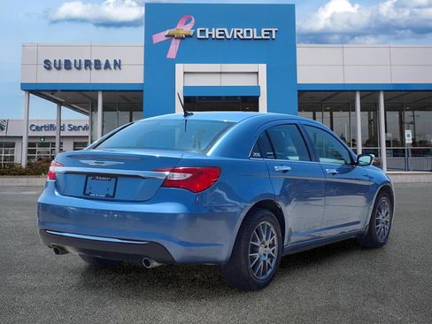 Used 2011 Chrysler 200 Limited FWD image 5