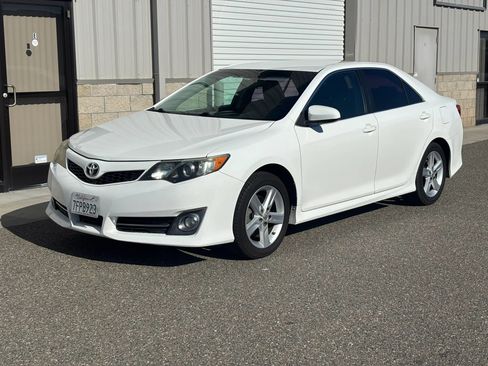 Used 2014 Toyota Camry SE FWD image 7