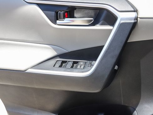 Certified 2025 Toyota RAV4 XLE w/ Convenience Package FWD image 21