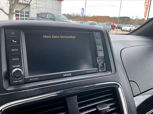 Used 2019 Dodge Grand Caravan SXT image 14