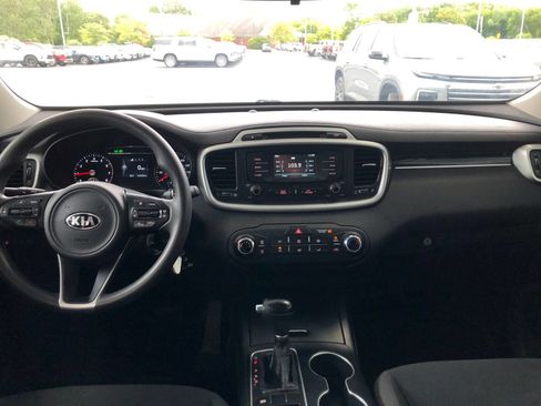 Used 2018 Kia Sorento L FWD image 17