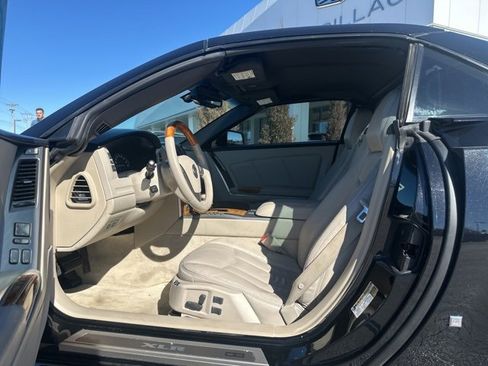 Used 2006 Cadillac XLR image 10