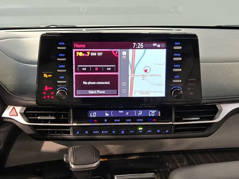Used 2022 Toyota Sienna Limited FWD image 16