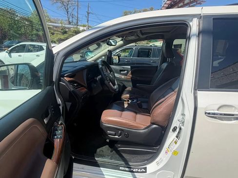 Used 2019 Toyota Sienna Limited Premium AWD/4WD image 10