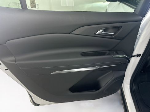 Used 2025 Chevrolet Traverse LT image 26