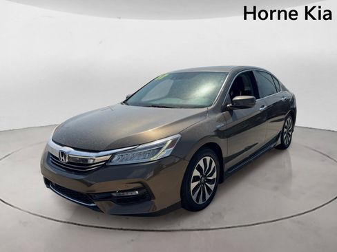 Used 2017 Honda Accord Touring image 7