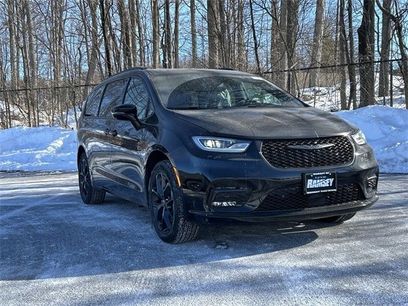 New 2026 Chrysler Pacifica Select