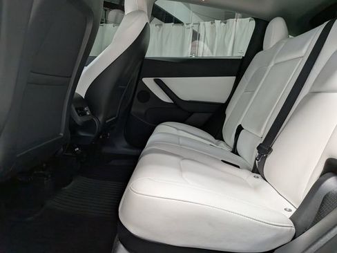 Used 2022 Tesla Model Y Performance image 9