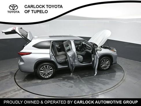 Used 2023 Toyota Highlander Platinum image 52