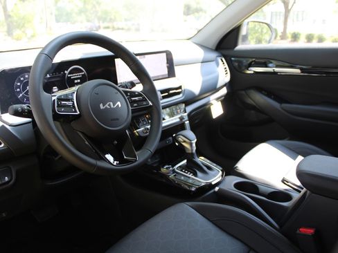 New 2026 Kia Seltos EX FWD image 19