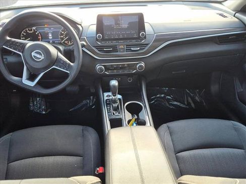Used 2024 Nissan Altima 2.5 SV FWD image 16
