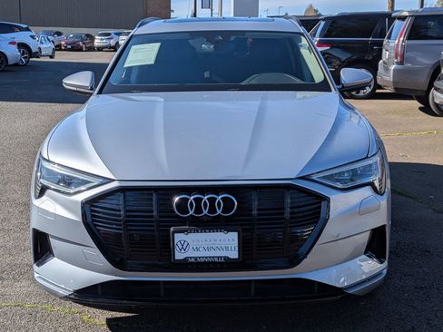 Used 2022 Audi e-tron Premium w/ Convenience Plus Package image 9