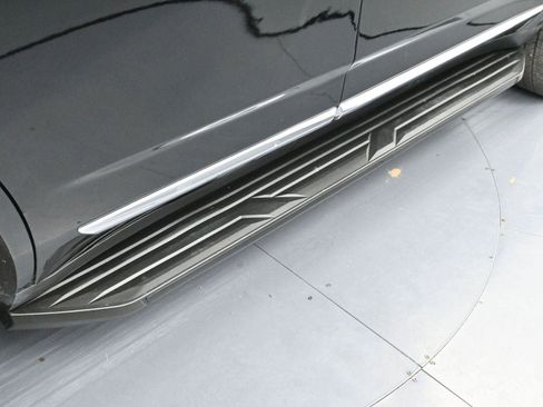 Used 2025 GMC Yukon Elevation image 9