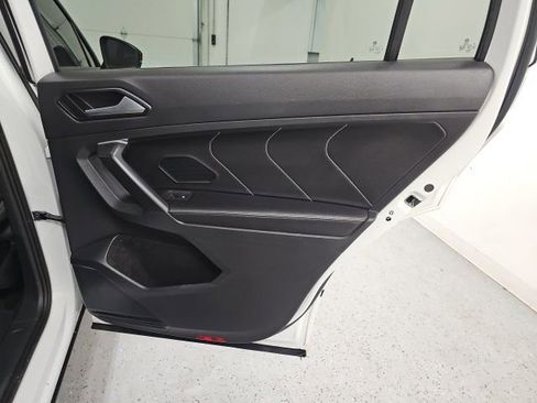 Used 2024 Volkswagen Tiguan SE R-Line image 34