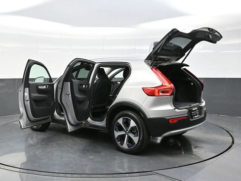 Used 2025 Volvo XC40 B5 Plus image 39