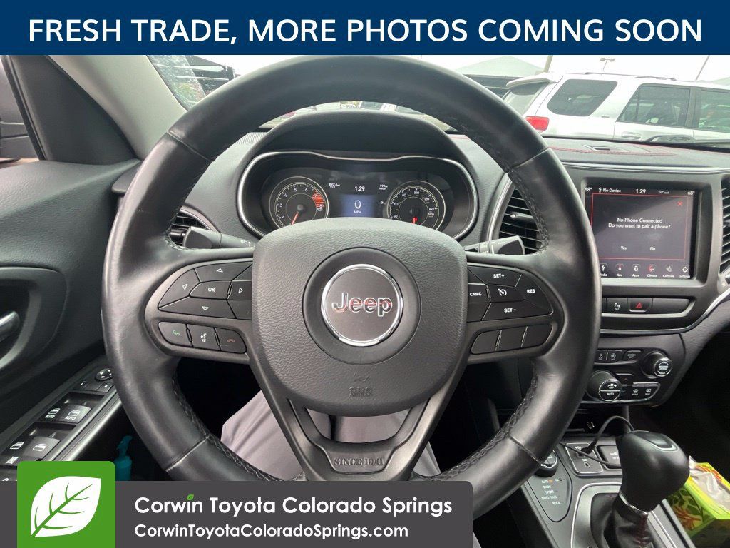 Used 2019 Jeep Cherokee Trailhawk w/ Comfort/Convenience Group AWD/4WD image 14