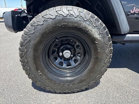 Used 2018 Jeep Wrangler Unlimited Rubicon AWD/4WD image 25