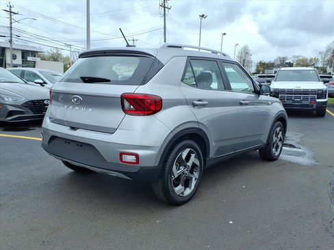 Certified 2024 Hyundai Venue SEL FWD image 5
