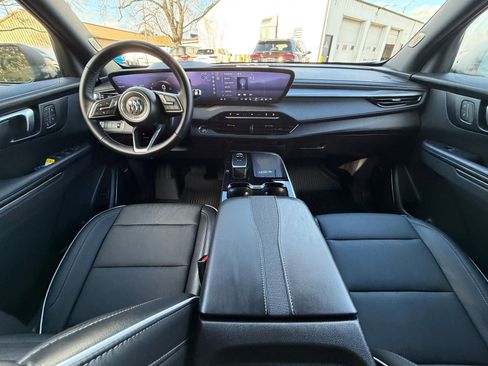 Used 2025 Buick Enclave Preferred w/ Power Package image 27