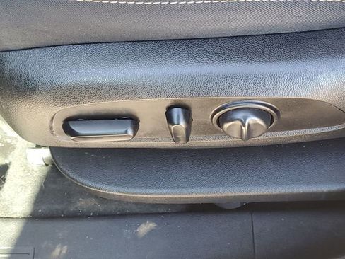 Used 2019 Chevrolet Equinox LT image 8