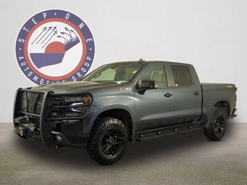 Used 2021 Chevrolet Silverado 1500 LT Trail Boss w/ Convenience Package II AWD/4WD image 2