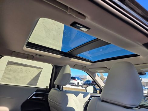 New 2026 Mitsubishi Outlander SE image 8