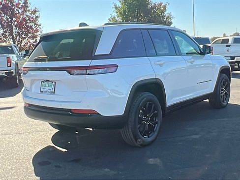 New 2025 Jeep Grand Cherokee Altitude image 3