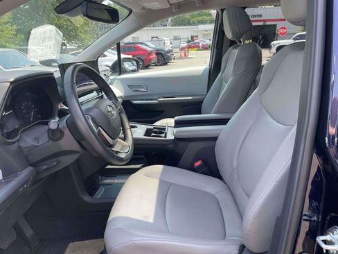 Certified 2025 Toyota Sienna XLE FWD image 18