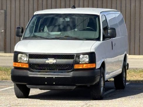 Used 2013 Chevrolet Express 2500 image 4