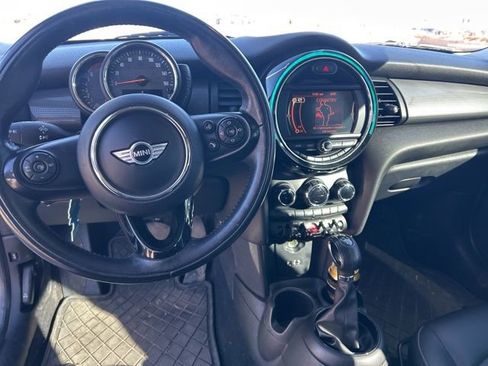 Used 2017 MINI Cooper 4-Door Hardtop image 28