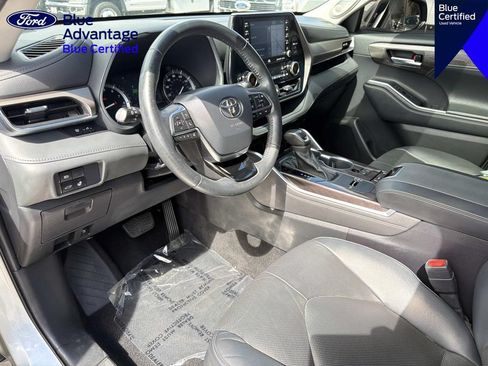 Used 2021 Toyota Highlander Limited FWD image 17