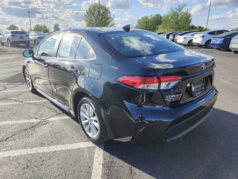 Used 2025 Toyota Corolla LE w/ LE Premium Package image 13