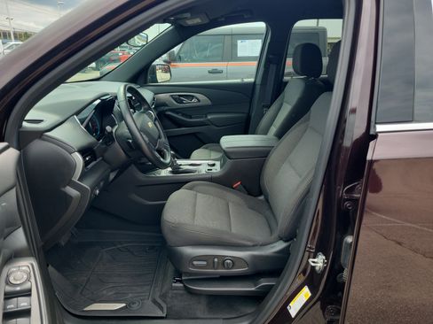 Used 2023 Chevrolet Traverse LT FWD image 16