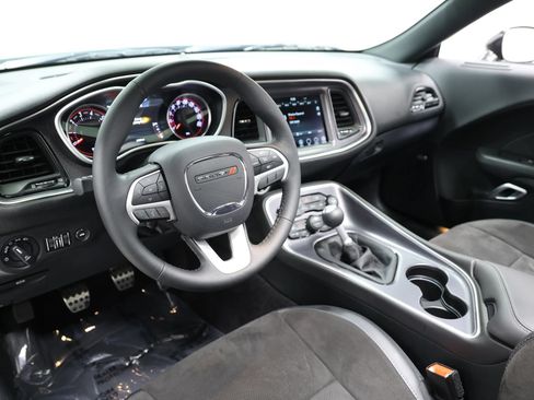 Used 2017 Dodge Challenger R/T Scat Pack w/ Leather Interior Group RWD image 2
