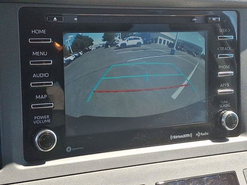 Used 2019 Toyota Sienna XLE AWD/4WD image 18