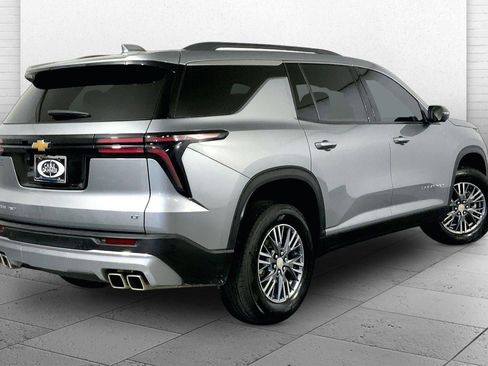 Used 2024 Chevrolet Traverse LT AWD/4WD image 13