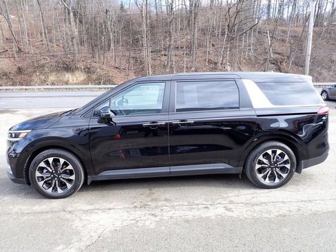 Used 2024 Kia Carnival EX image 6